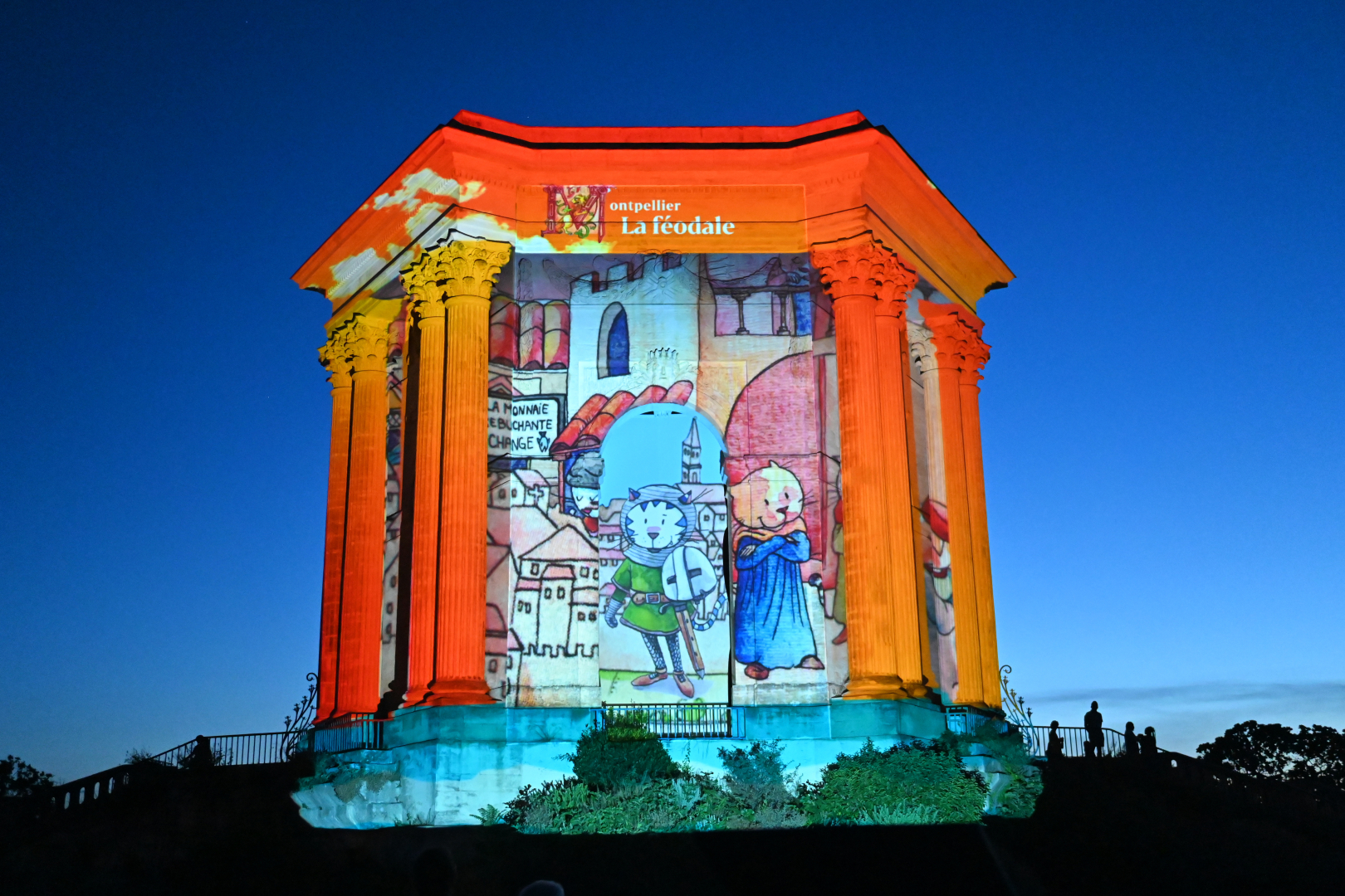 La nuit tomb&eacute;e, le ch&acirc;teau d'eau du Peyrou se transforme