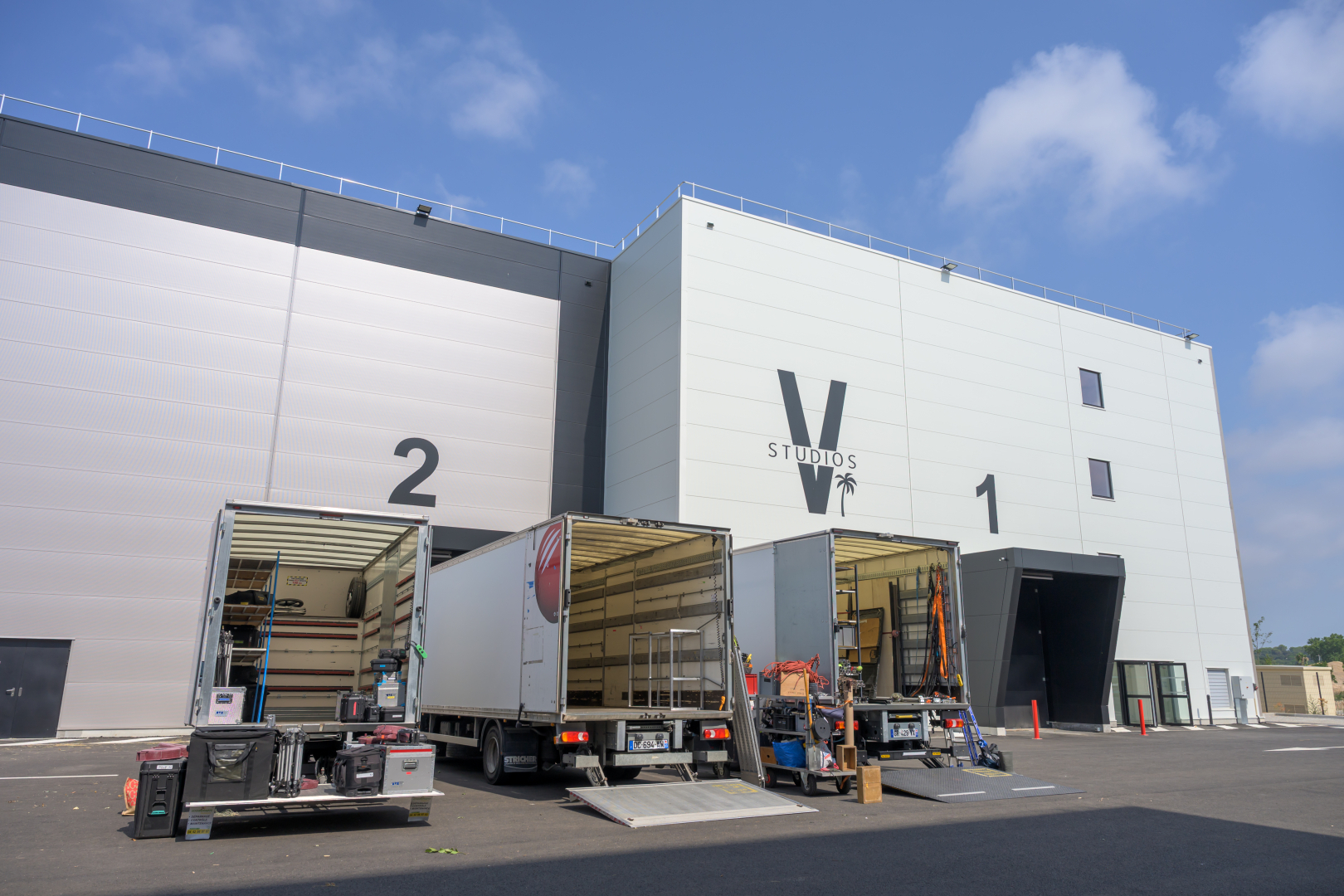 Vue ext&eacute;rieure des studios V