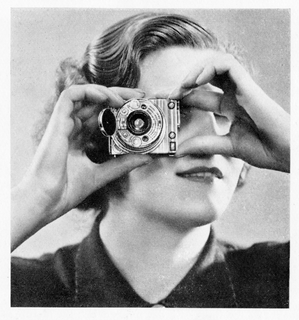 une photo d'une photographe se prenant en photo