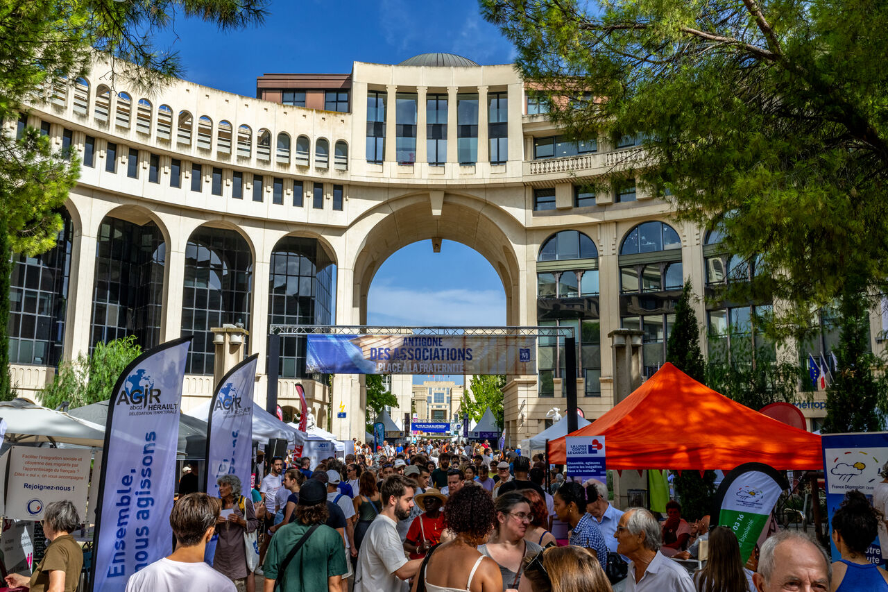les visiteurs et les stands