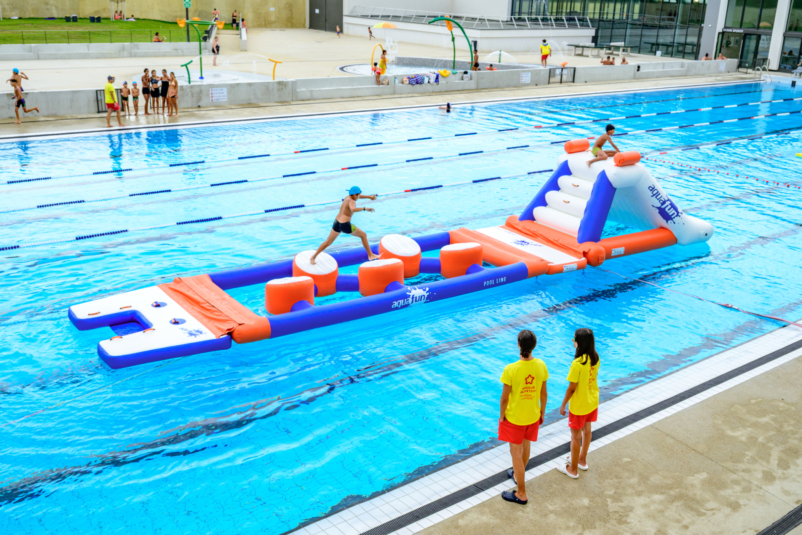 bassin ext&eacute;rieur jeu aquatique gonflable 