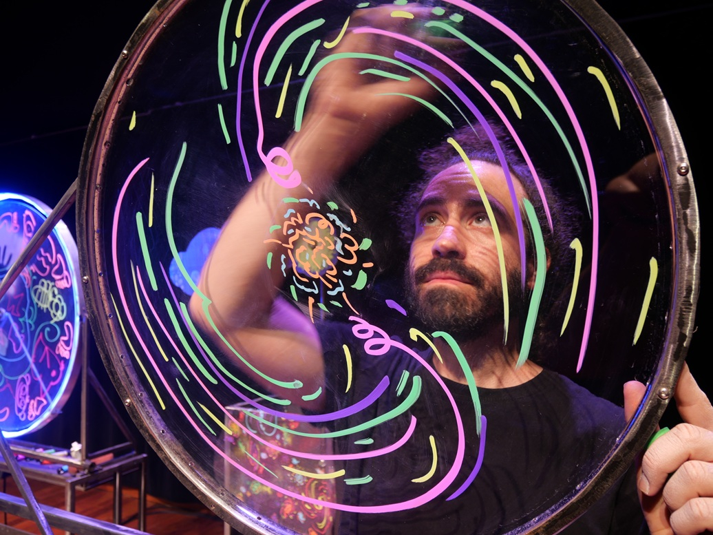 l'artiste sur scène 