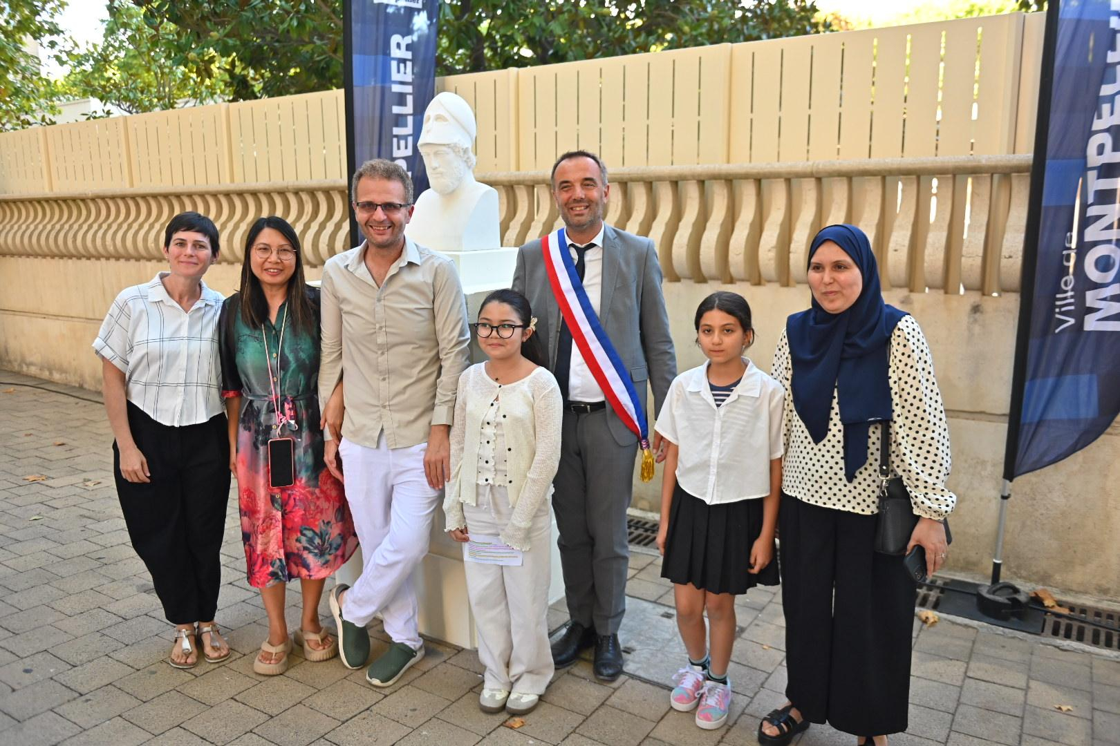 Photo du maire et des personnalités présentes