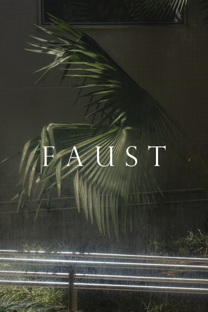 Affiche du spectacle Faust, le titre sur fond de feuille de palmier