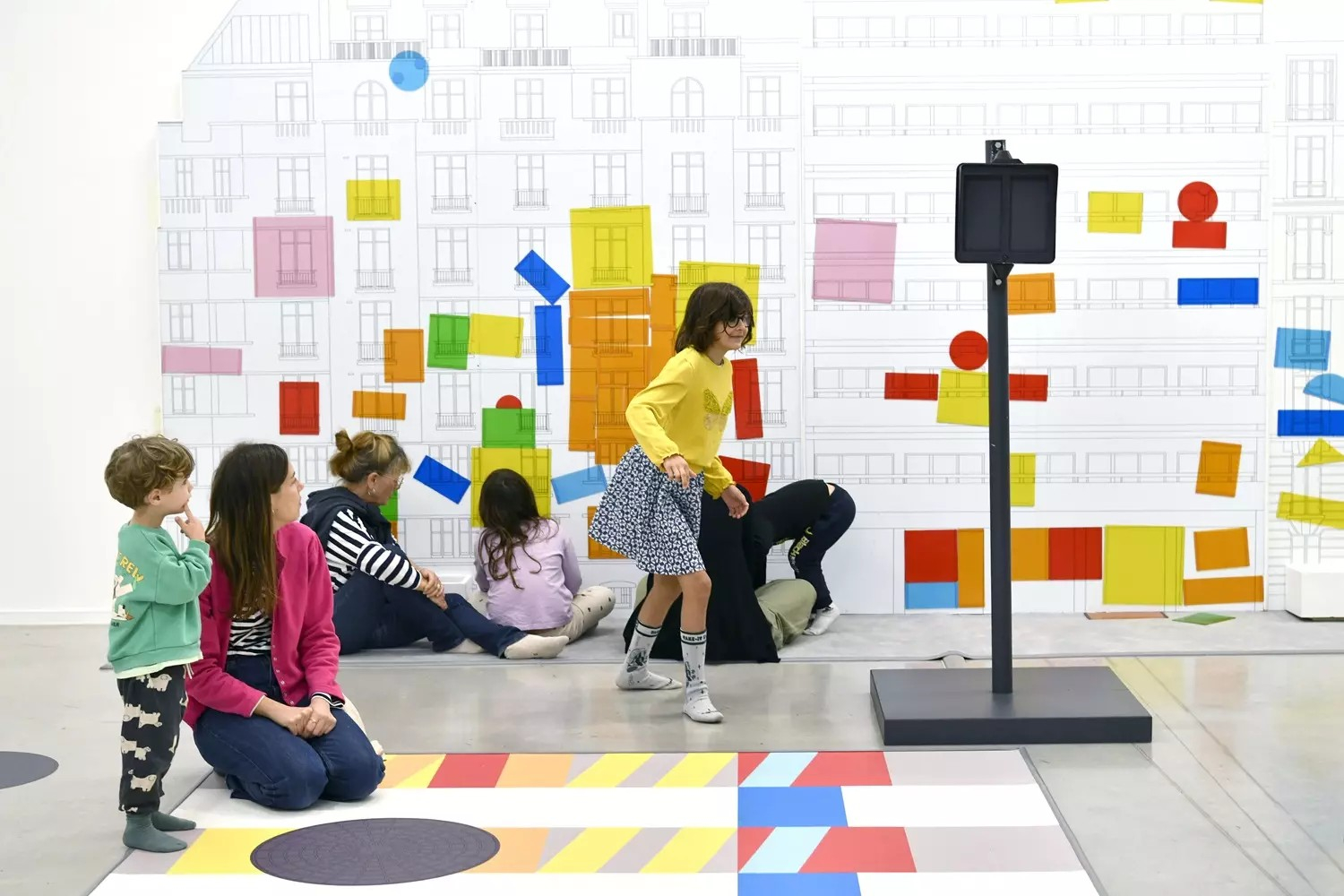des enfants dans un atelier de jeu