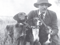 Photo de Max Rouquette avec ses chiens