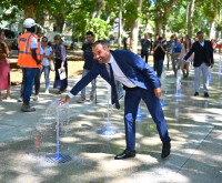 Michaël Delafosse, maire de Montpellier, inaugure les nouvelles fontaines de l'Esplanade 