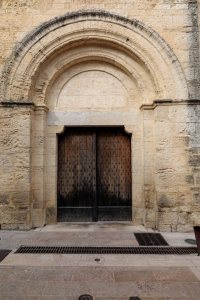 portail de l'église romane 