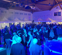 Ambiance bodega, foule dansante