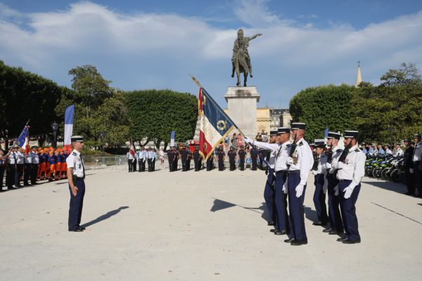 Prise d'armes dans le cadre de la Fête nationale sur la place Royale du Peyrou, le 13 juillet 2023