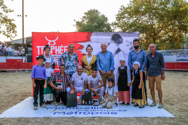 photo groupe vainqueur dans arenes