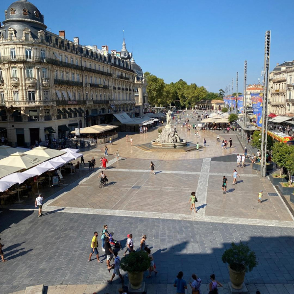 Vue de la place de la Comédie depuis le balcon de l'opéra comédie