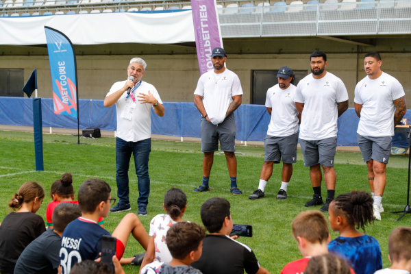 Hervé Martin, adjoint au sport à la Ville de Montpellier a accueilli les collégiens de la Paillade venus s'entraîner avec les Samoas 