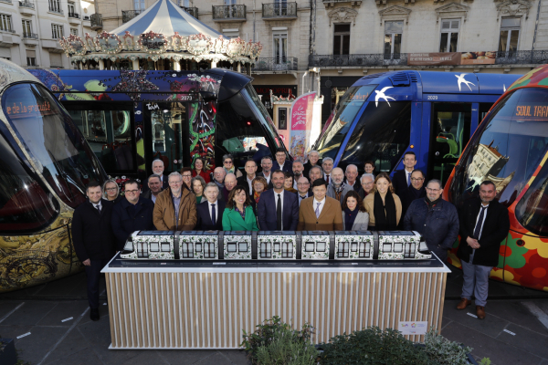 Michaël Delafosse, aux côtés de Carole Delga, du maire de Tallinn et des élus du territoire lors de la photo de groupe officielle