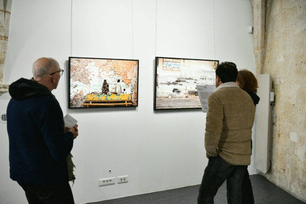 Les oeuvres de Sandrine Arons mélangent plusieurs photographies de voyage