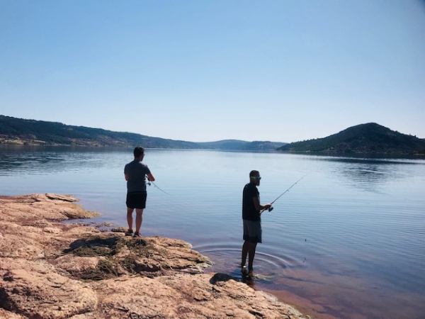 Photo de pêcheurs en site naturel