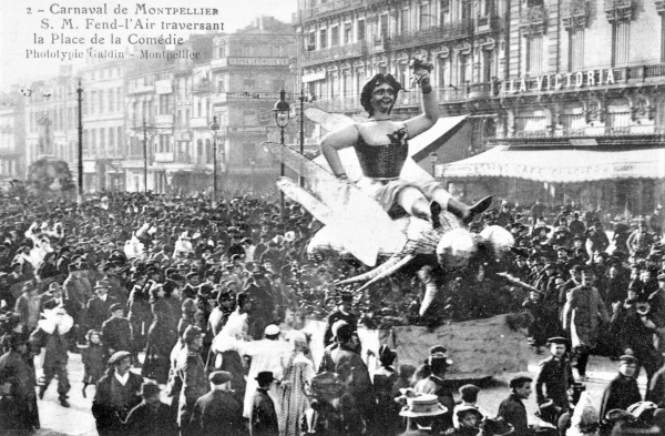 Carnaval de Montpellier, Sa Majesté "Fend-l'Air" traverse la place de la Comédie