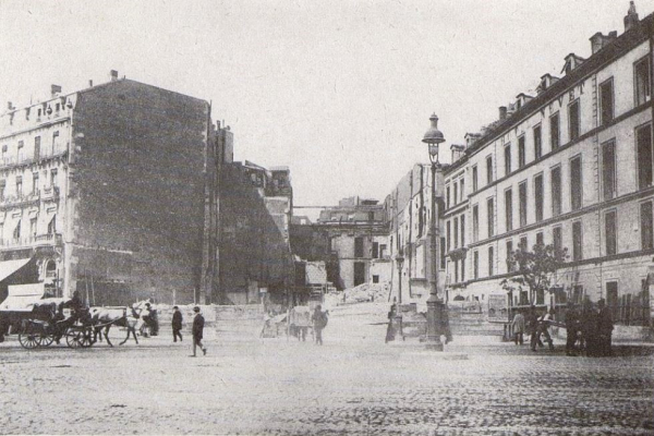 Au printemps 1897, les travaux de destruction de l'Hôtel commencent