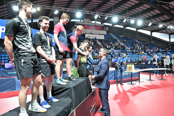 La remise du trophée 