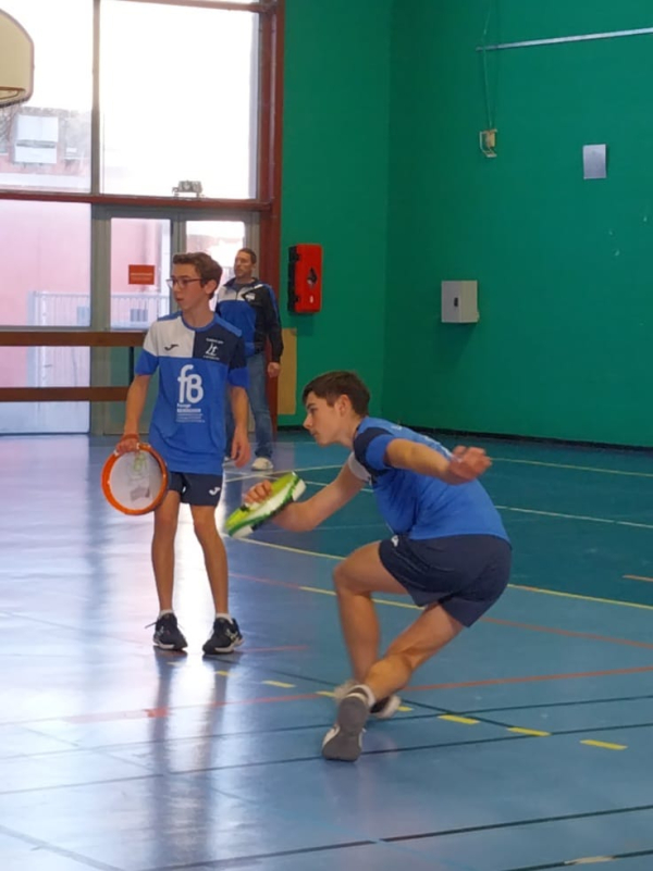 Deux joueurs de Jeu de balle au tambourin