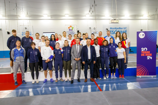 L'équipe de France féminine de sabre, ici lors d'un stage commun avec l'Espagne et la Grèce, revient au gymnase Pitot pour préparer ses JO 