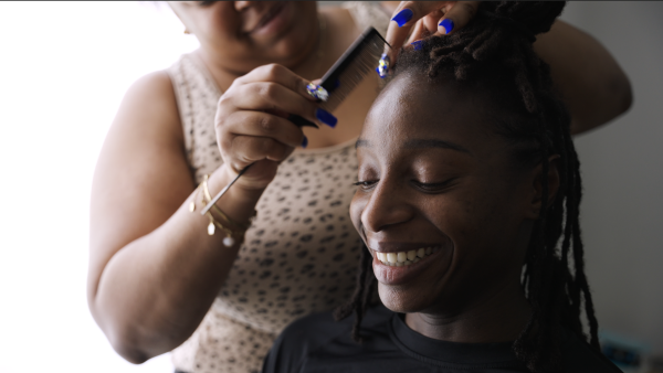 Dans l'intimité d'une championne :  séance coiffure