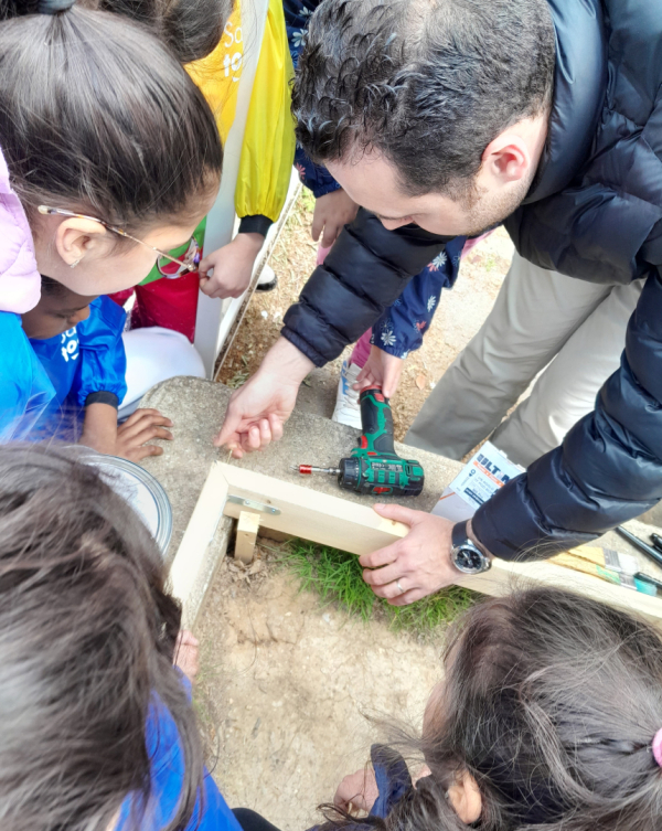 Les enfants ont participé à la construction des structures