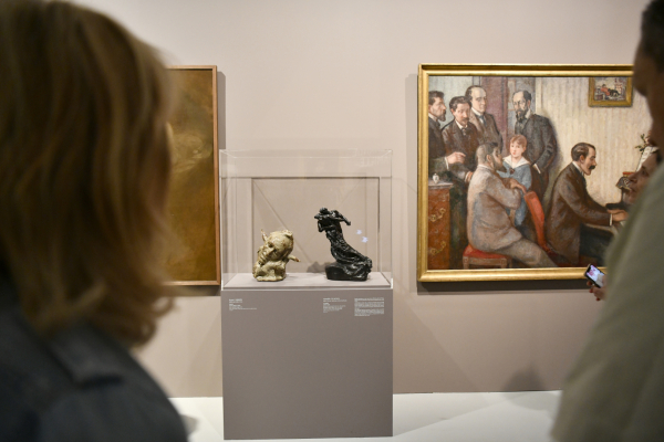 "La Valse" de Camille Claudel pour évoquer le salon familial où Jean Hugo a grandi