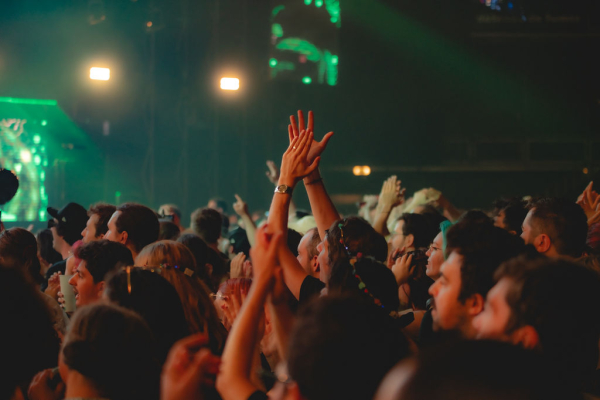 Une ambiance survoltée lors du concert Une ambiance survoltée, doublée d'une motivation sans limite des streamers pour faire vivre la solidarité 