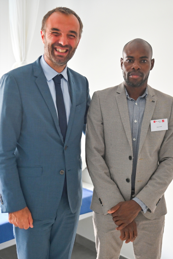 Michaël Delafosse et Moussa, dans le studio du résident 