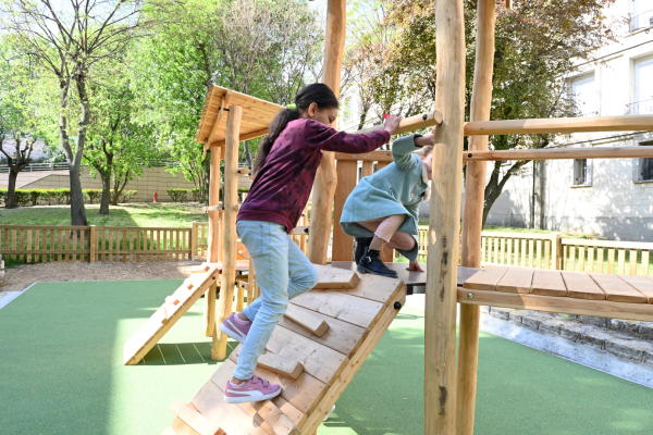 espaces verts et aires de jeux, comme ici Cité Astruc 