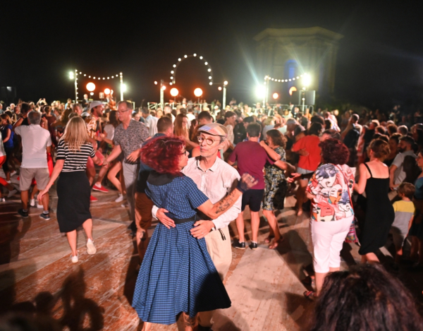 Bal populaire : ça swingue sur le Peyrou ! 