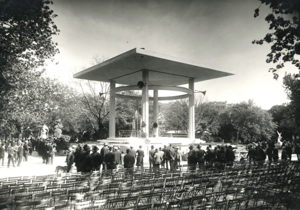 Le  2 mai 1927, le Kiosque Bosc est inauguré sur l'Esplanade