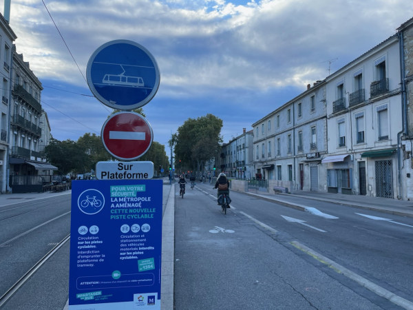 voie de tramway et piste cyclable 