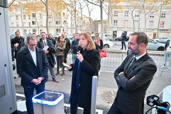 Démonstration réussie de l'application avec Jérôme Charachon, directeur général d’e-Totem, Julie Frêche et Michaël Delafosse