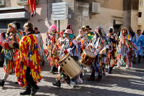 Le corso dans les rues