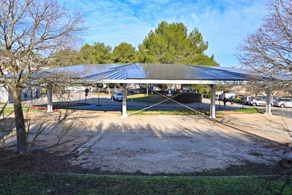 ombrière photovoltaïque parking piscine Jacou 