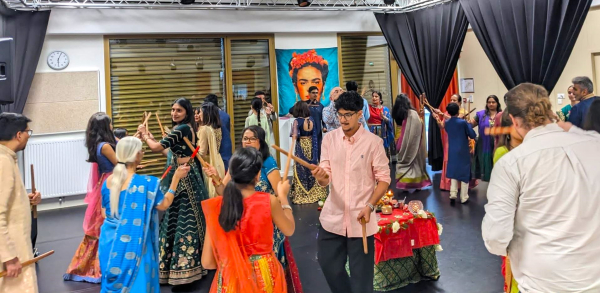 Le Garba, danse rituelle du Gujarat à la MPT Frieda Kahlo