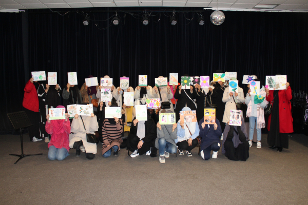 Photo de groupe avec oeuvres 