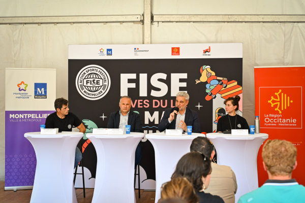 conférence de presse organisateur élus sponsors