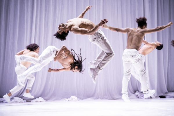 Boys don't cry, spectacle d'Hervé Koubi