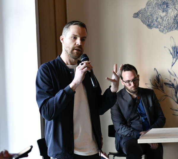 Jules Hibrot photographe, lors de la conférence de presse de présentation de la fondation Altémed