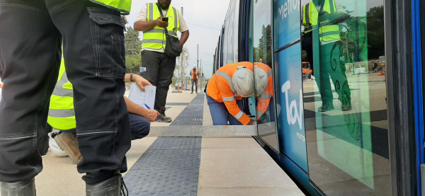 Mesure de la lacune des quais à l'arrêt Gare Sud de France