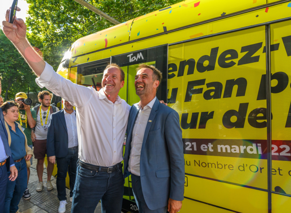 Christian Prudhomme, directeur du Tour de France, et Michaël Delafosse, tram en jaune