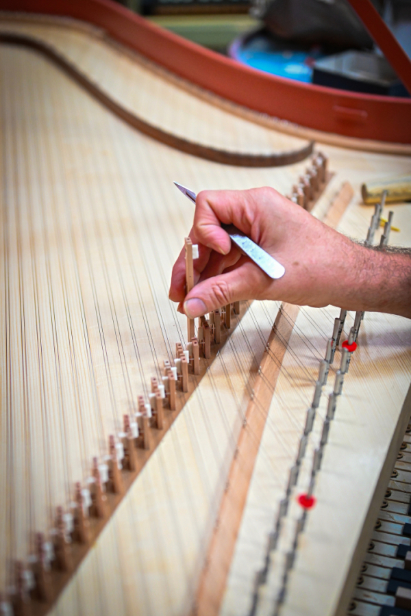 Réglage des cordes en métal