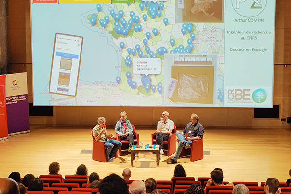 Ambiance conférence en médiathèque