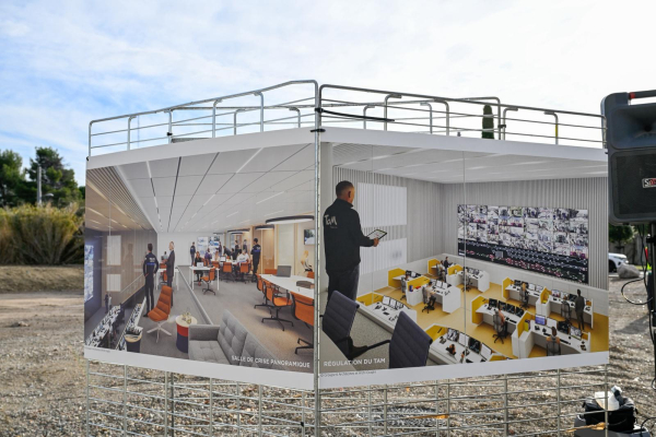 panneaux de perspectives d'architecte de l'intérieur du bâtiment, terrain de chantier, végétation