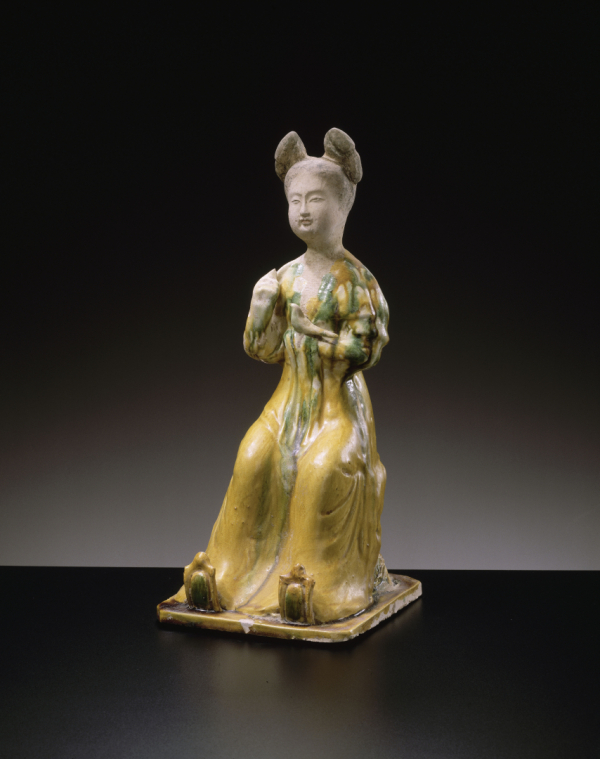 statuette colorée de courtisane du 8e siècle 