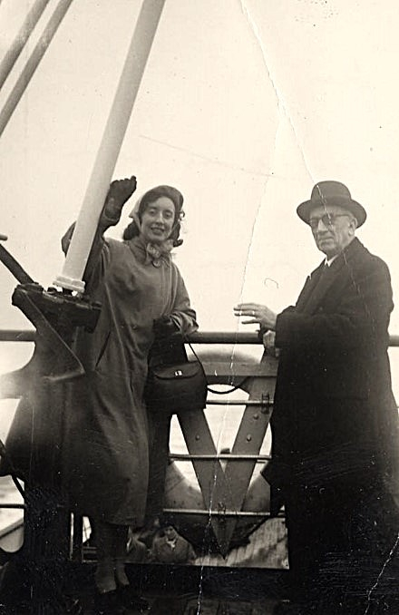 Jeanne Demessieux et son père sur un bateau