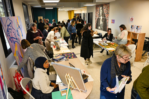 stands de créatrices d'entreprises dans l'espace Gisèle Halimi 